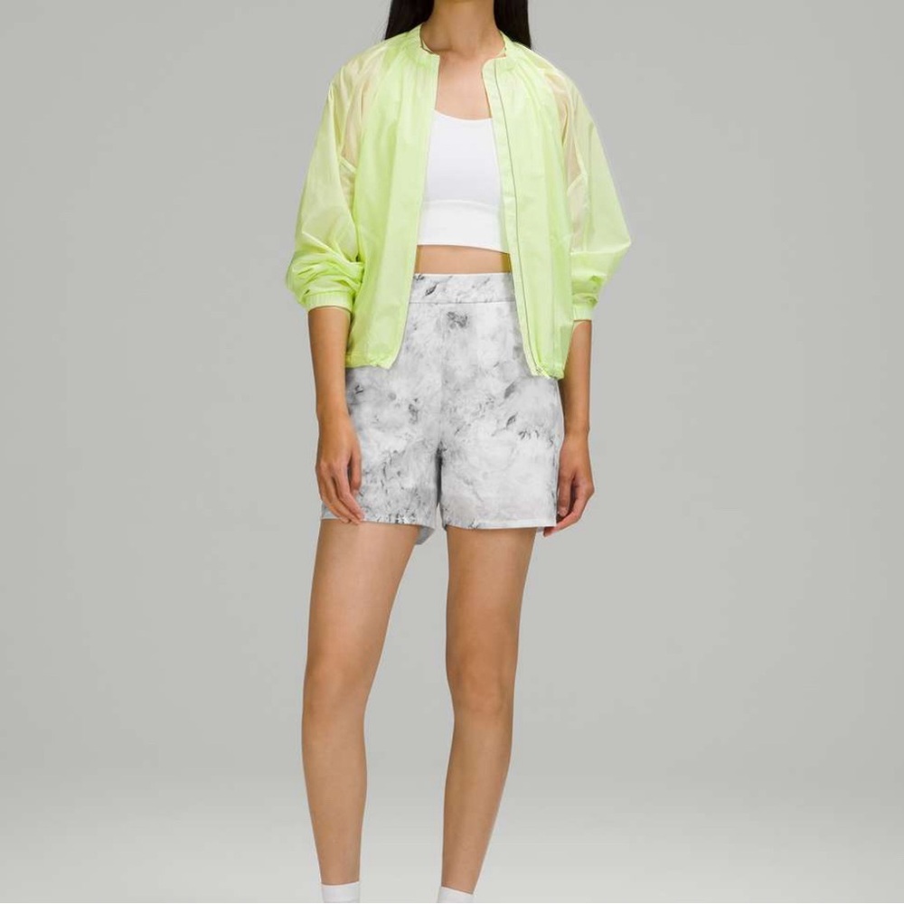 Worn ONCE 💎 Lululemon Flat-Front Relaxed Short